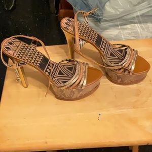 Jessica Simpson, Gold, Size 11.❤️